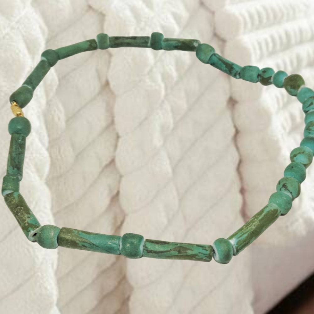 Green Stone Beads Handmade Necklace - Picture 3 of 7